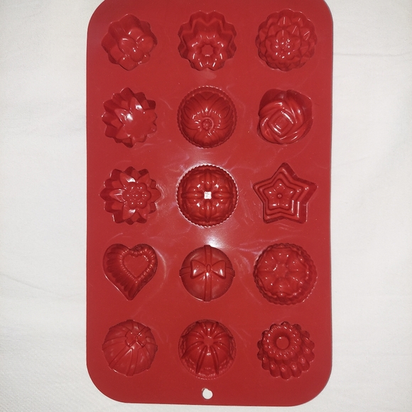 Premium 24-Piece Silicone Chocolate Mold Set: Elevate Your Confections! - Picture 3 of 3